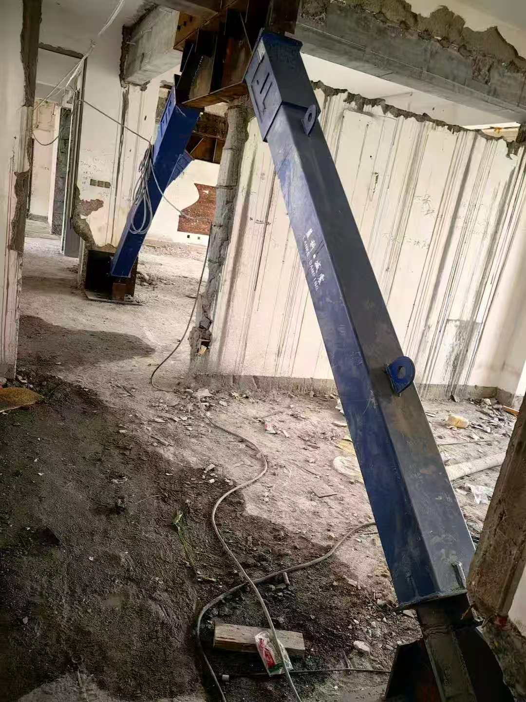 佛子山镇柱子粘钢加固施工工艺